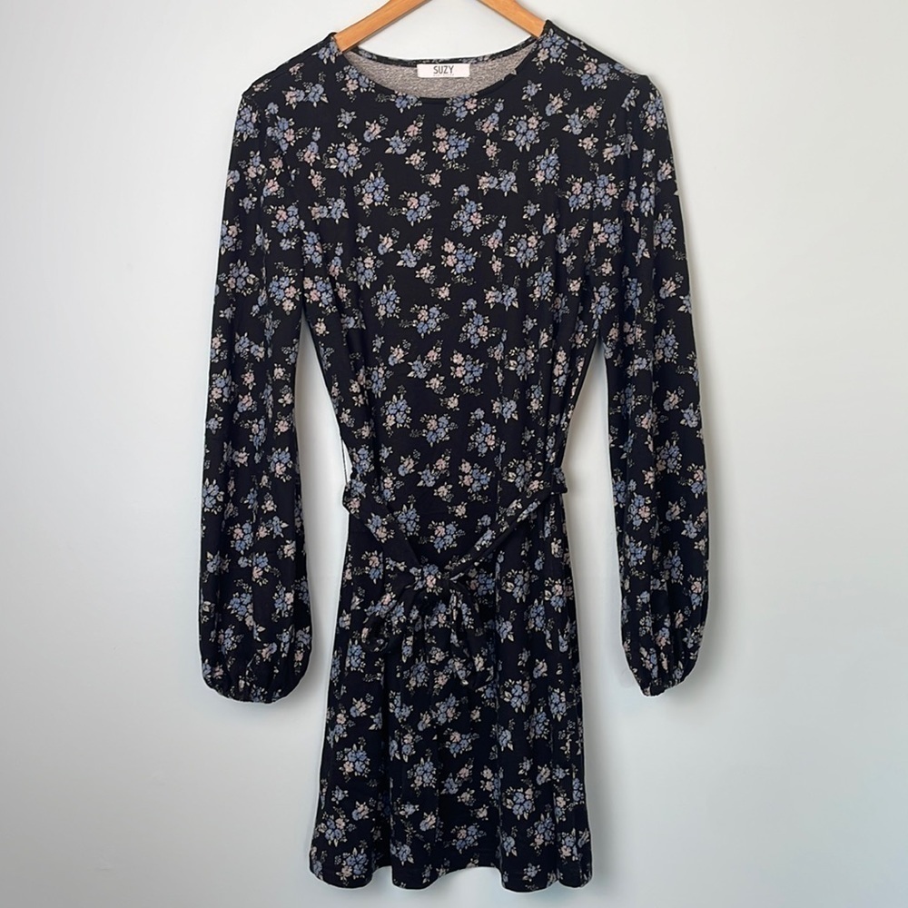 SIZE SMALL BUNDLE 4 Items (2 dresses, 2 tops)